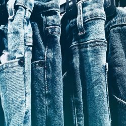 Los jeans y las molestas pelusas. ¿Cómo quitarlas?